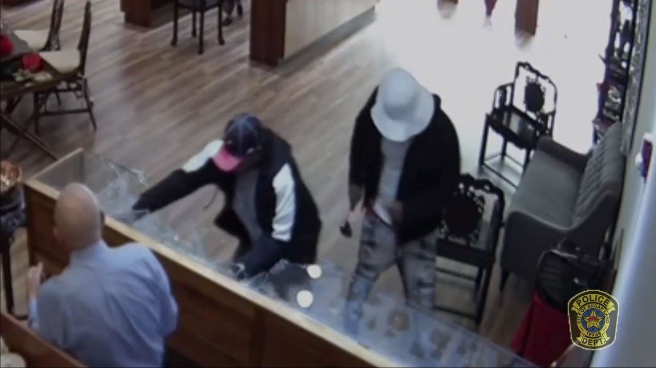 Men wanted in 2M jewelry heist at Sugar Land store